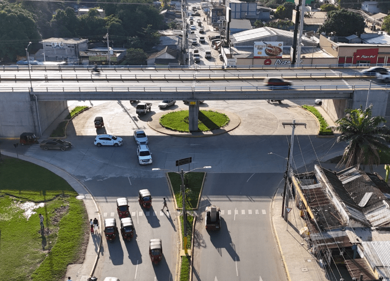 VECINOS DE VILLANUEVA REPORTAN QUE ROTONDA “TIENE DEMASIADAS OPCIONES”