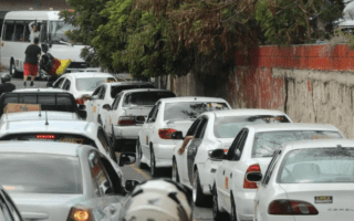 Gremio de taxis presenta su propia app: misma tecnología que Uber, menos el aire acondicionado, unidades en buen estado y el precio fijo