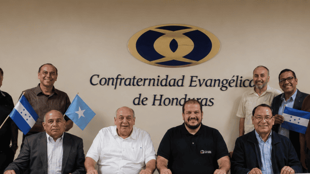 Confraternidad Evangélica confirma que Dios solo manda señales cuando el gobierno es afín